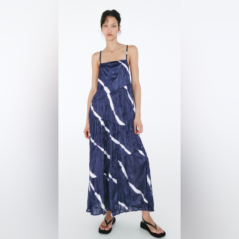 Zara wrinkled effect the tie dye dress. Navy and white